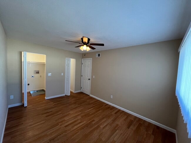 Building Photo - 460 Richfield Dr