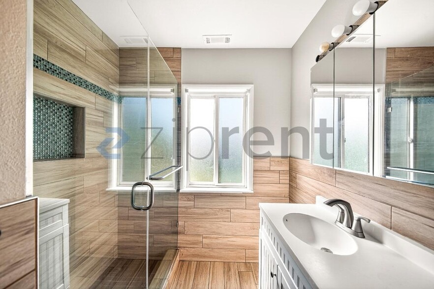 Building Photo - 11758 Broadway Ave