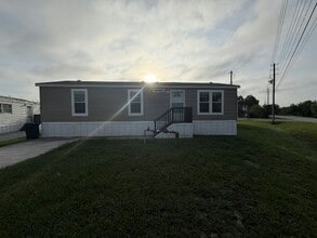 Building Photo - 1531 Semon Dr