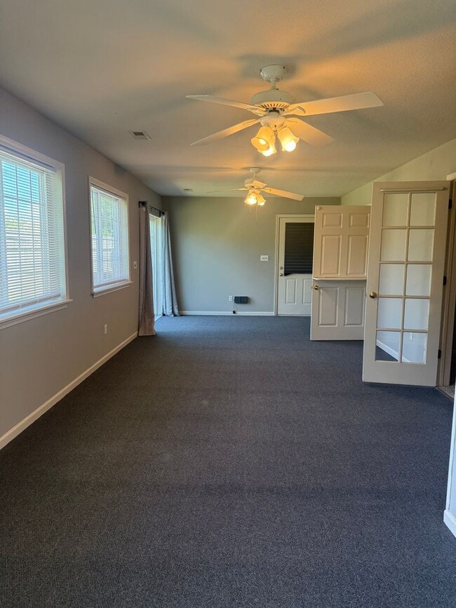 Building Photo - 1309 W London Dr