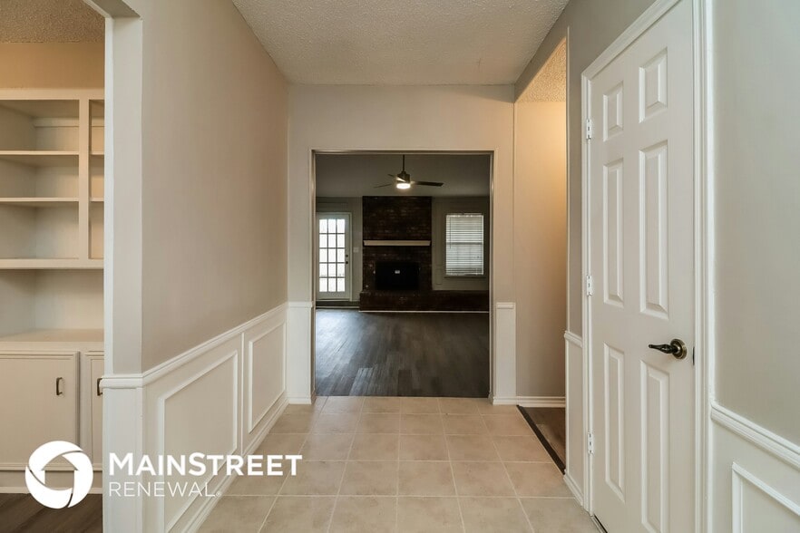 Building Photo - 5709 Trail Crest Dr