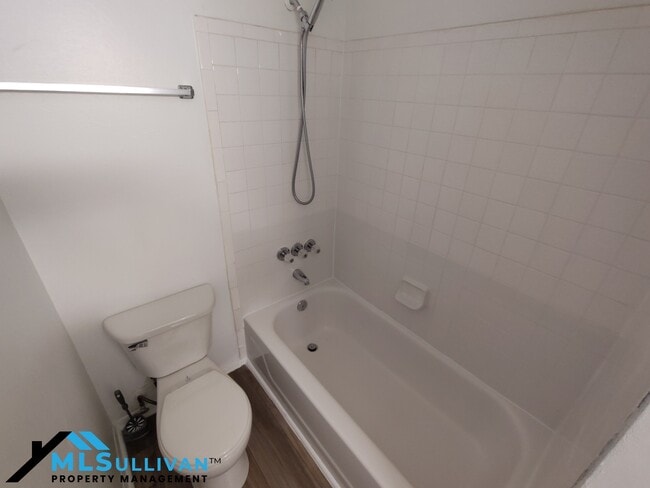 Building Photo - 220 Elizabeth St