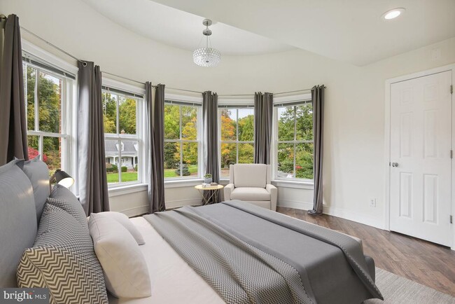 Building Photo - 10747 Riverscape Run