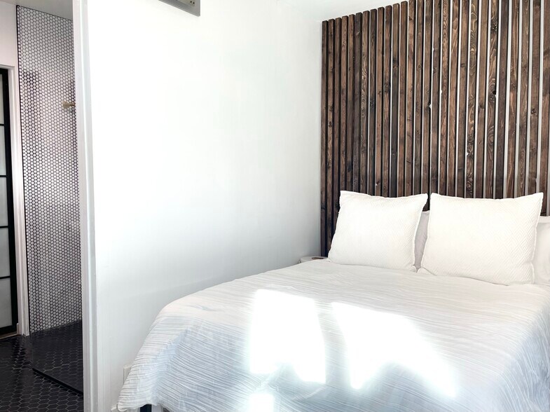 Building Photo - 509 E Buckthorn St