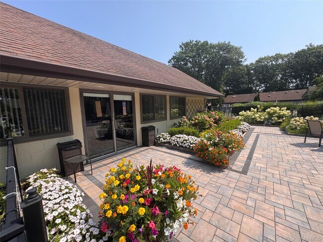 Building Photo - 20 Strathmore Gate Dr