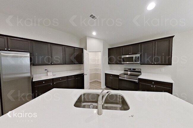 Building Photo - 25 Carrollton Dr