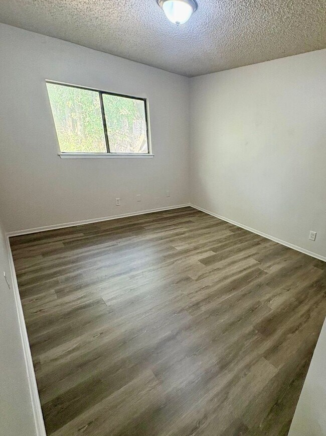 Building Photo - 4315 Lehman Dr