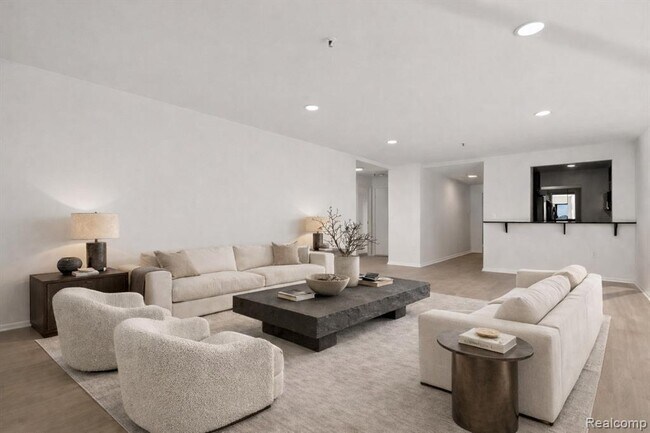 Building Photo - 300 Riverfront Dr