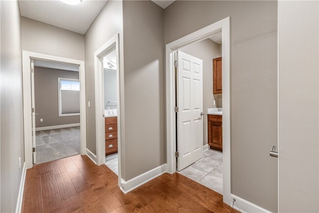 Building Photo - 1352 Creeks Edge Dr