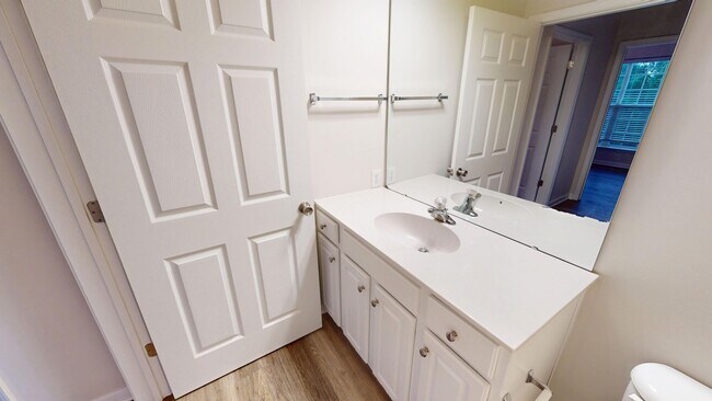 Building Photo - Recently updated condo in the heart of Bal...