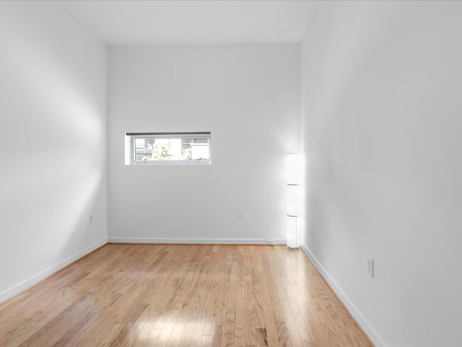 Building Photo - 1414 Belmont St NW