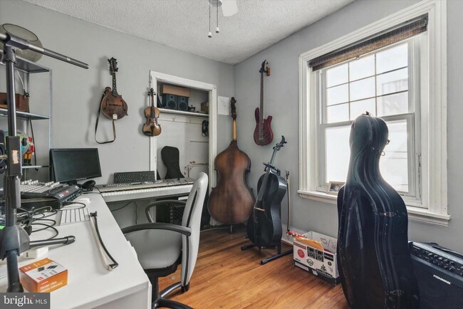 Building Photo - 123 Kalos St