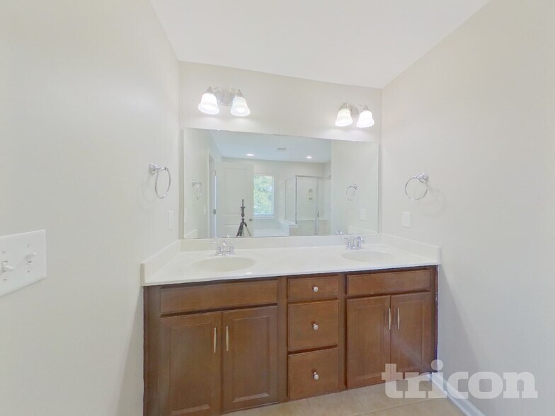 Building Photo - 3019 Burgess Dr