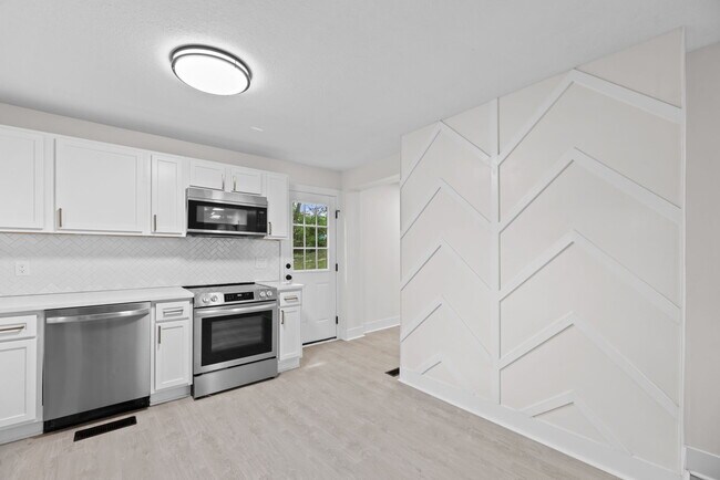 Building Photo - 2217 Cityview Ave