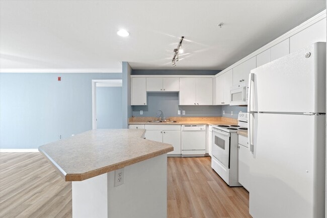 Building Photo - 3591 Kernan Blvd S