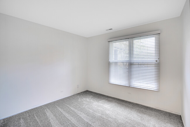 Building Photo - 1330 Cromwell Ct