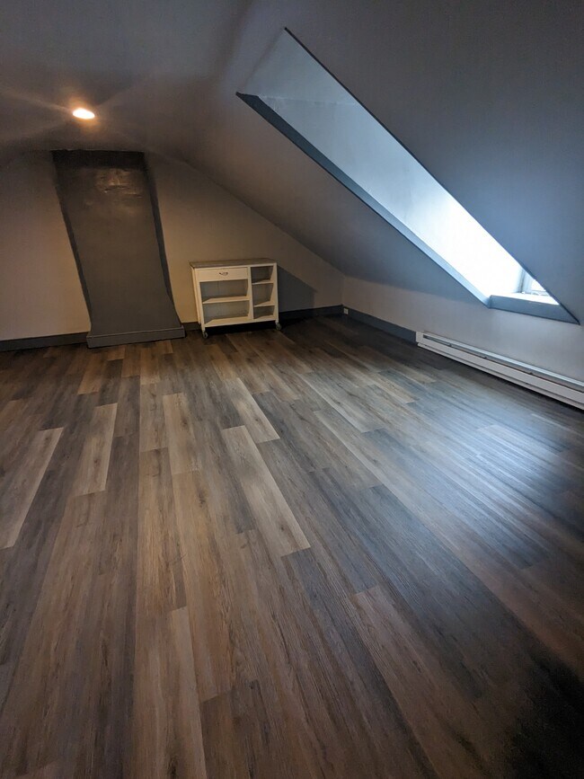 Building Photo - 704 N Lime St