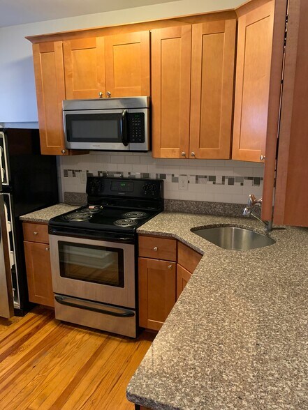 Building Photo - 1106 West Franklin St