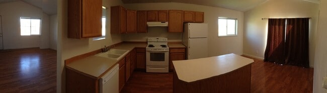Building Photo - A sweetheart of a home !