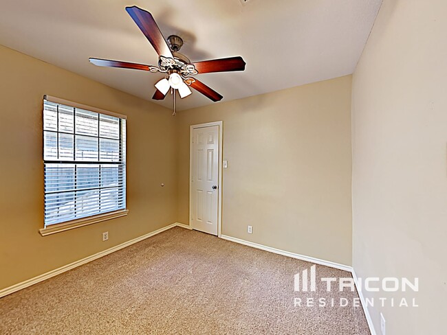 Building Photo - 1112 Brittany Dr