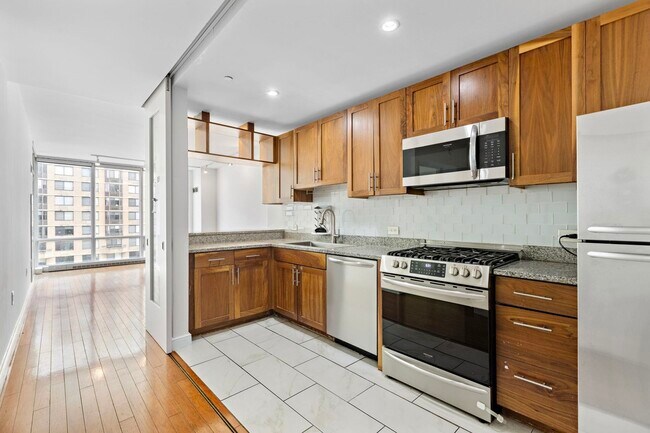 Building Photo - 20 Newport Pkwy