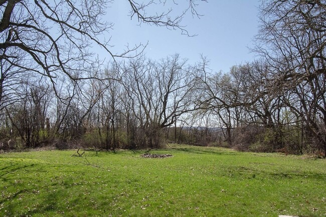 Building Photo - 2020/2022 Eastwood Rd SE