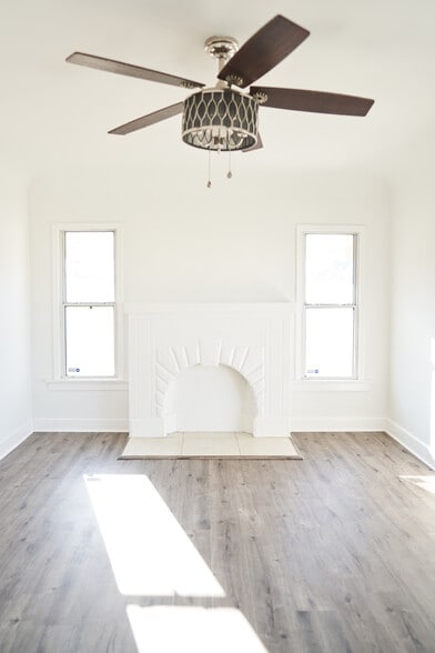 Building Photo - 606 E Realty St