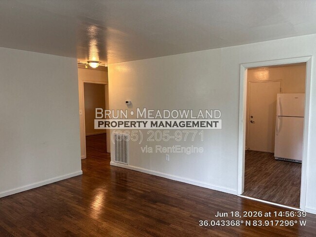 Building Photo - 3813 Woodlake Dr
