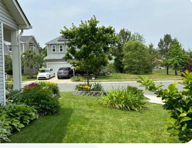 Building Photo - Stylish, Energy-Efficient 3 Bed/2.5 Bath H...