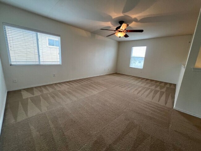 Building Photo - Charming Home Willow Bridge Subdivision