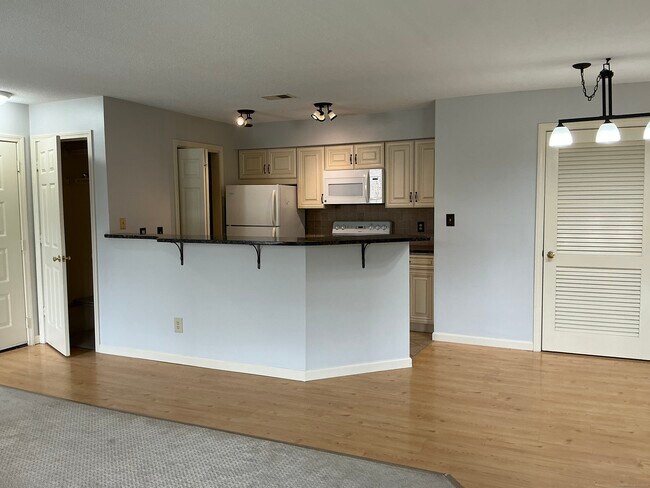 Building Photo - 15 Forest Glen Cir