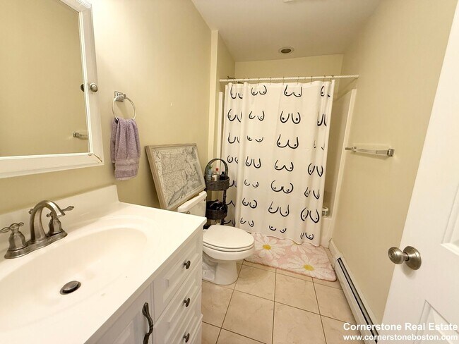 Building Photo - Nice and Spacious 2BR in Fort Hill!