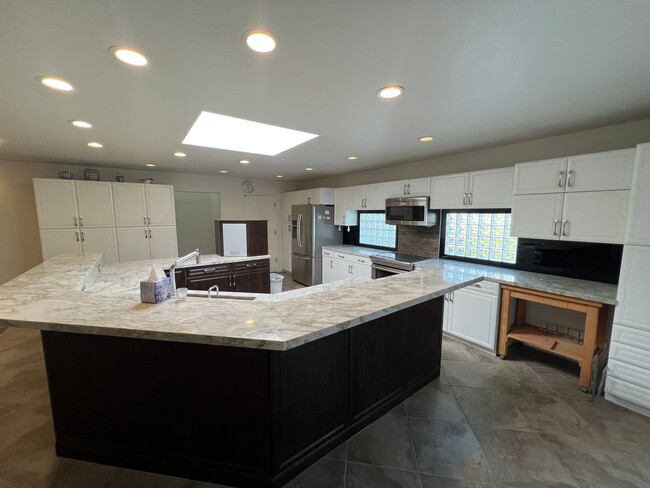 Building Photo - Beautiful Home in Camarillo