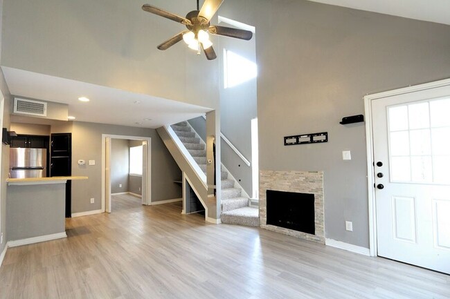 Building Photo - CHARMING 2 BEDS 2 BATHS HOME IN DALLAS FOR...