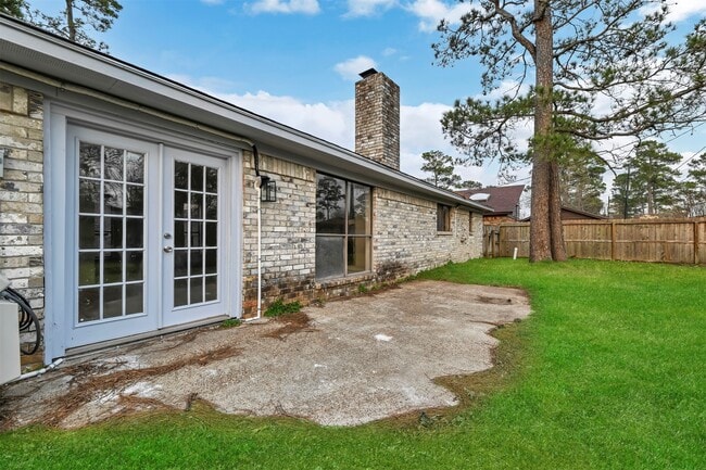 Building Photo - 9842 Pinehurst St