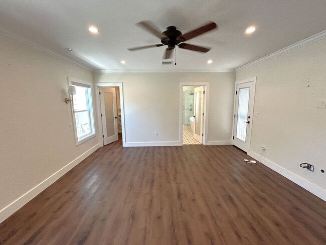 Building Photo - 247 W Woodland Oaks Dr