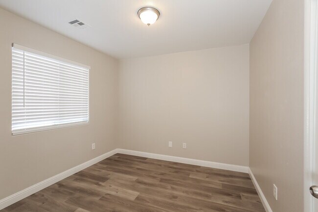 Building Photo - 3532 Terraza Mar Ave