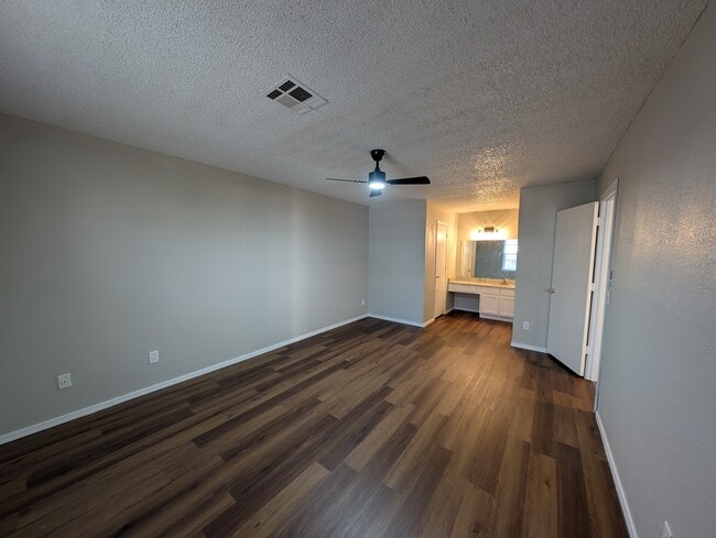 Building Photo - 11031 E 14th Ct