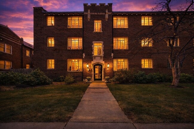 Building Photo - Gorgeous apartment near Cheesman Park!
