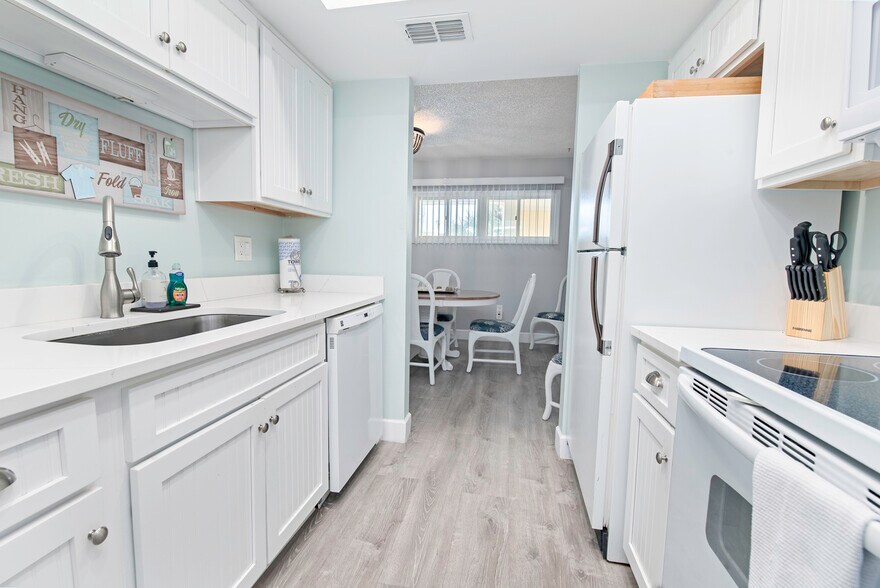 Building Photo - 6300 A1A S