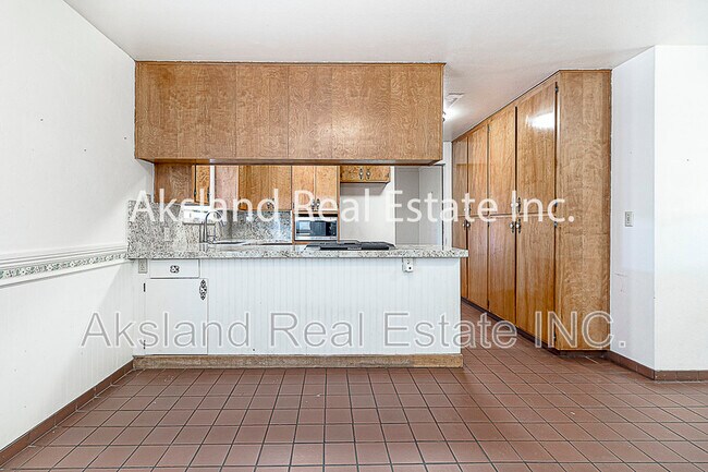 Building Photo - 7937 Endow Rd S