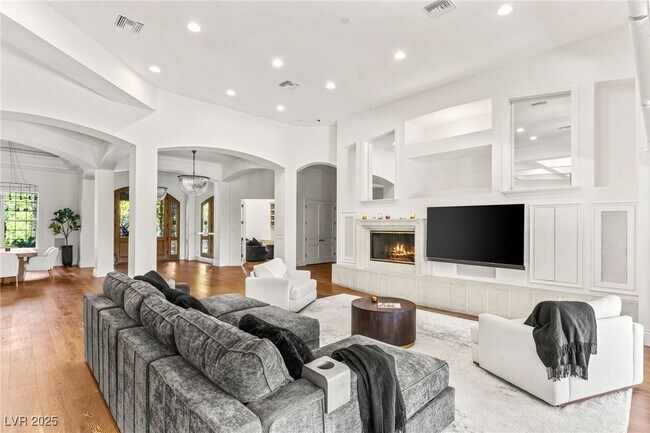 Building Photo - 9813 Moon Valley Pl