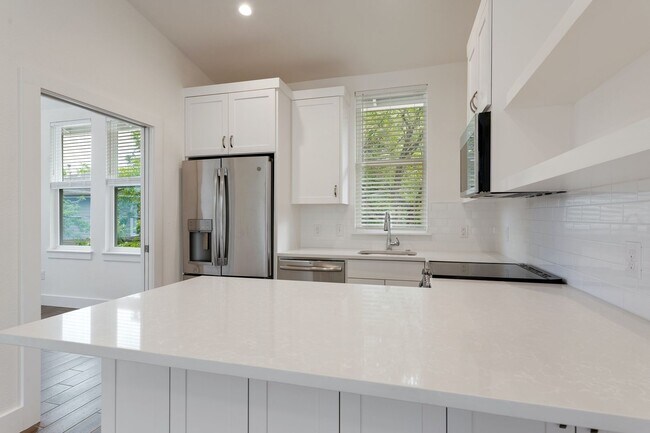 Building Photo - 4416 Rosedale Ave