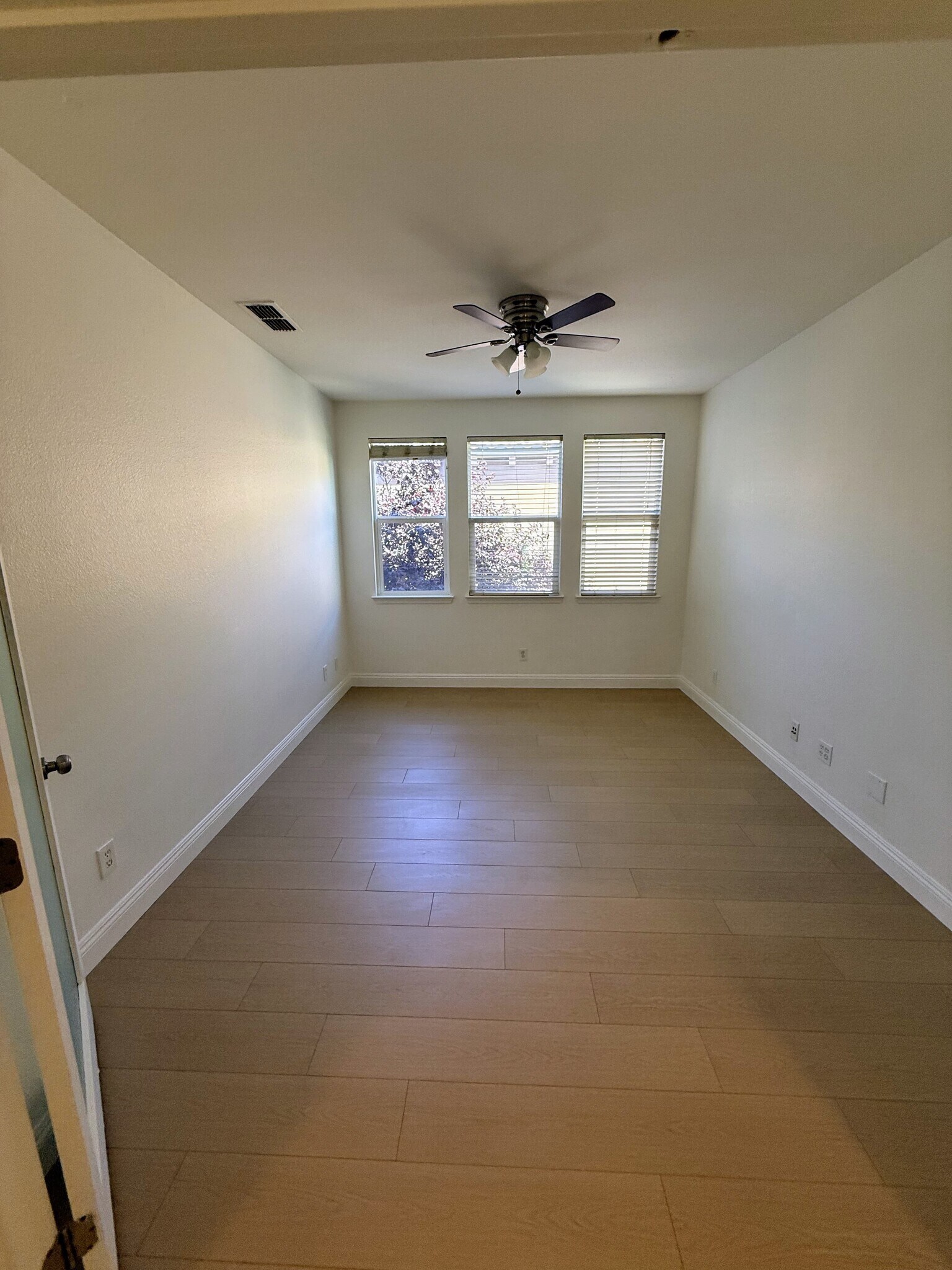 Building Photo - 5424 Knotty Pine Way