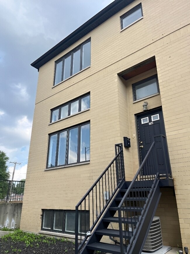 Primary Photo - 1825 W 115th St