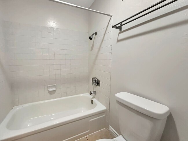 Building Photo - Amazing 2BR/2BA in the heart of UTC! Parki...