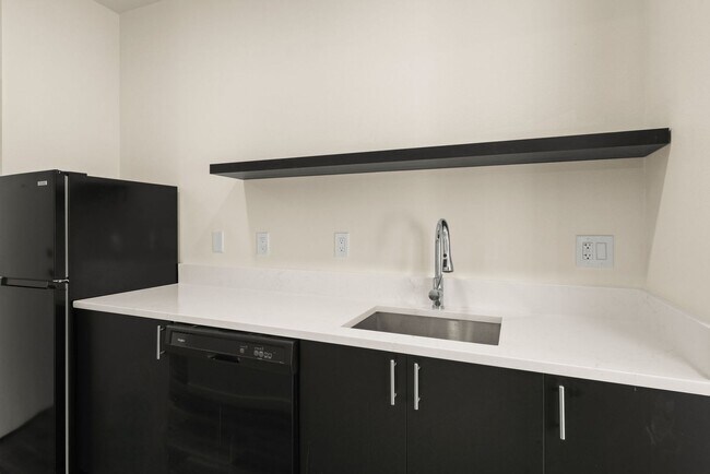 Building Photo - Vancouver Townhouses - Get 1 Month Free!