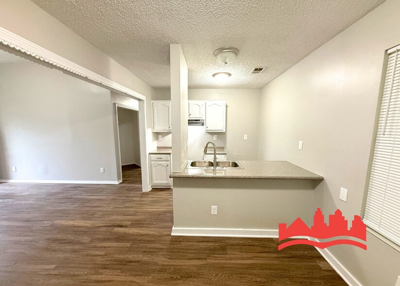 Building Photo - 3995 Schoolfield Cove