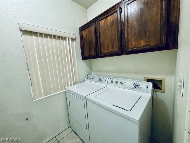 Building Photo - 2581 Silver Shadow Dr