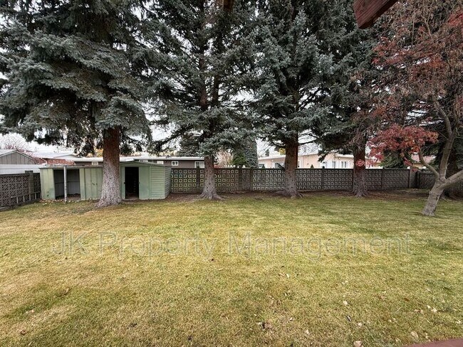 Building Photo - 1726 Alder Dr